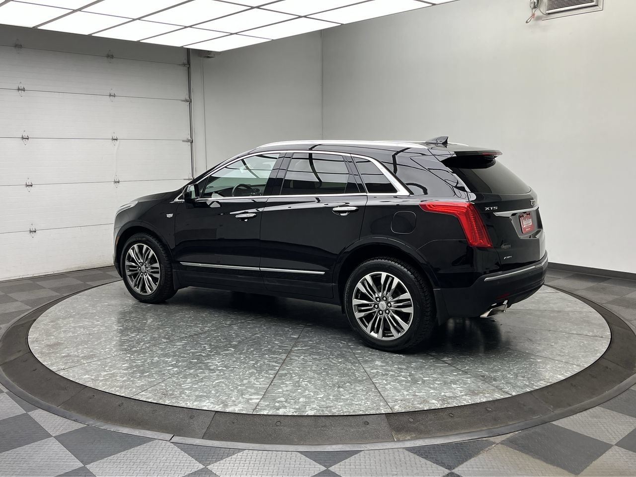 Certified 2018 Cadillac XT5 Premium Luxury AWD/4WD image 2
