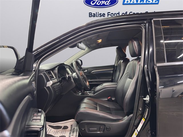 Used 2019 Toyota Highlander SE image 31