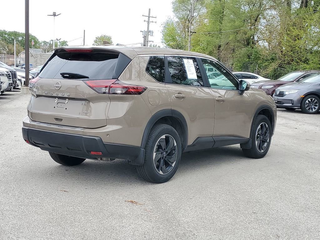 Used 2025 Nissan Rogue SV AWD/4WD image 4