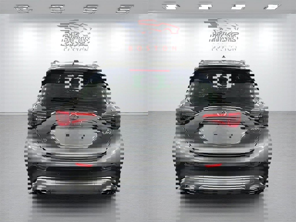 Used 2017 INFINITI QX30 Premium w/ Navigation Package image 5