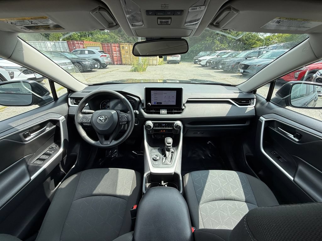 Used 2025 Toyota RAV4 XLE AWD/4WD image 21