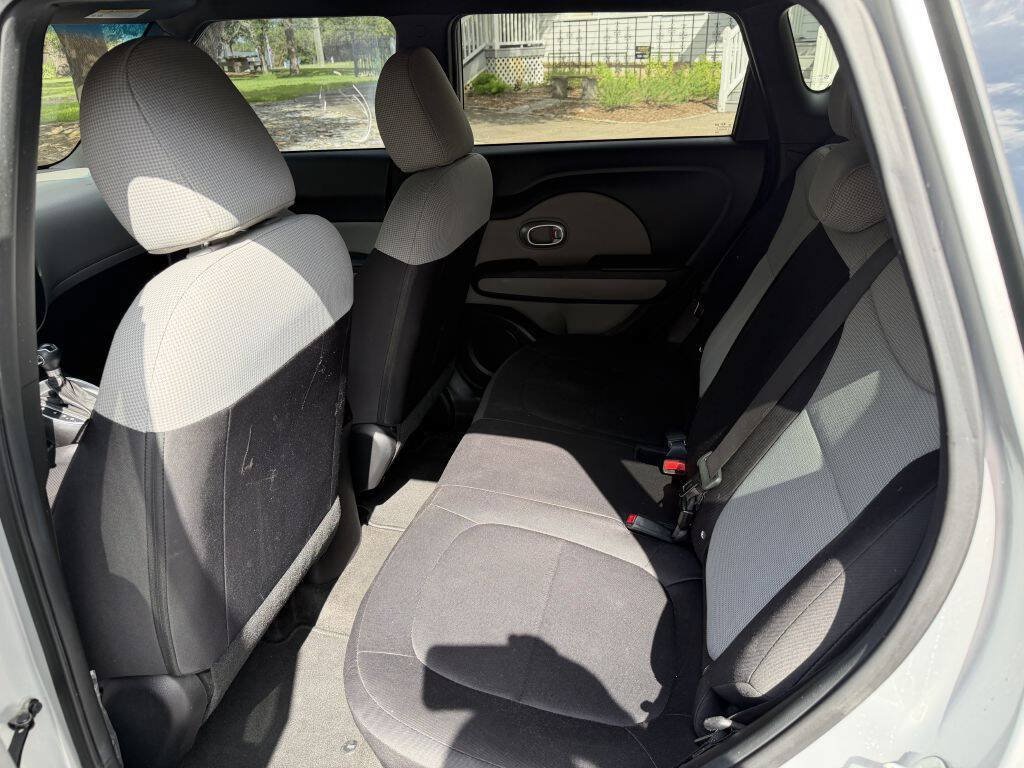 Used 2015 Kia Soul FWD image 16