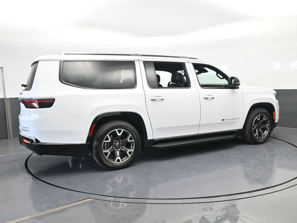 Used 2023 Jeep Wagoneer L Series III w/ Preferred Equipment Group image 2