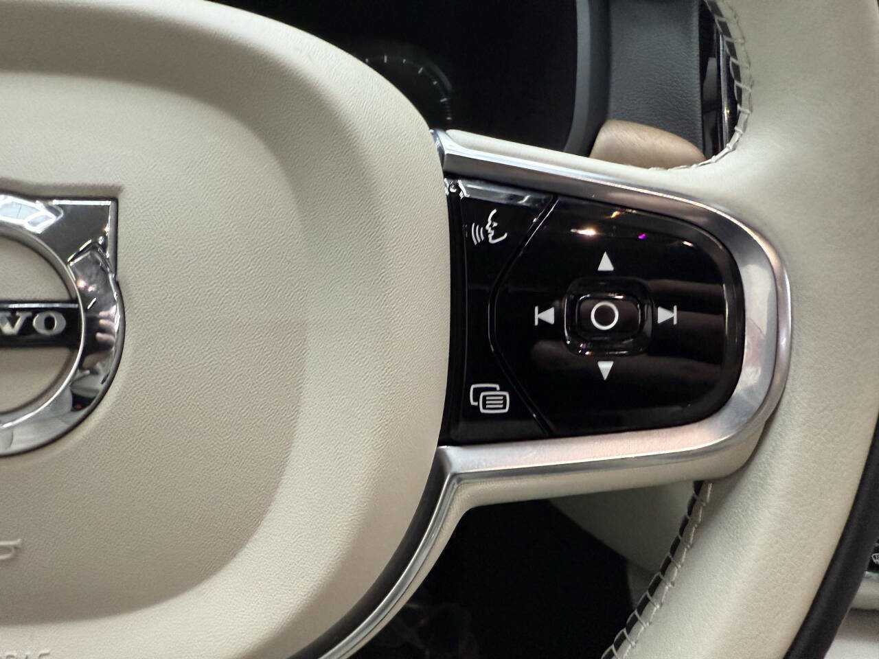 Used 2020 Volvo S90 T6 Inscription image 25