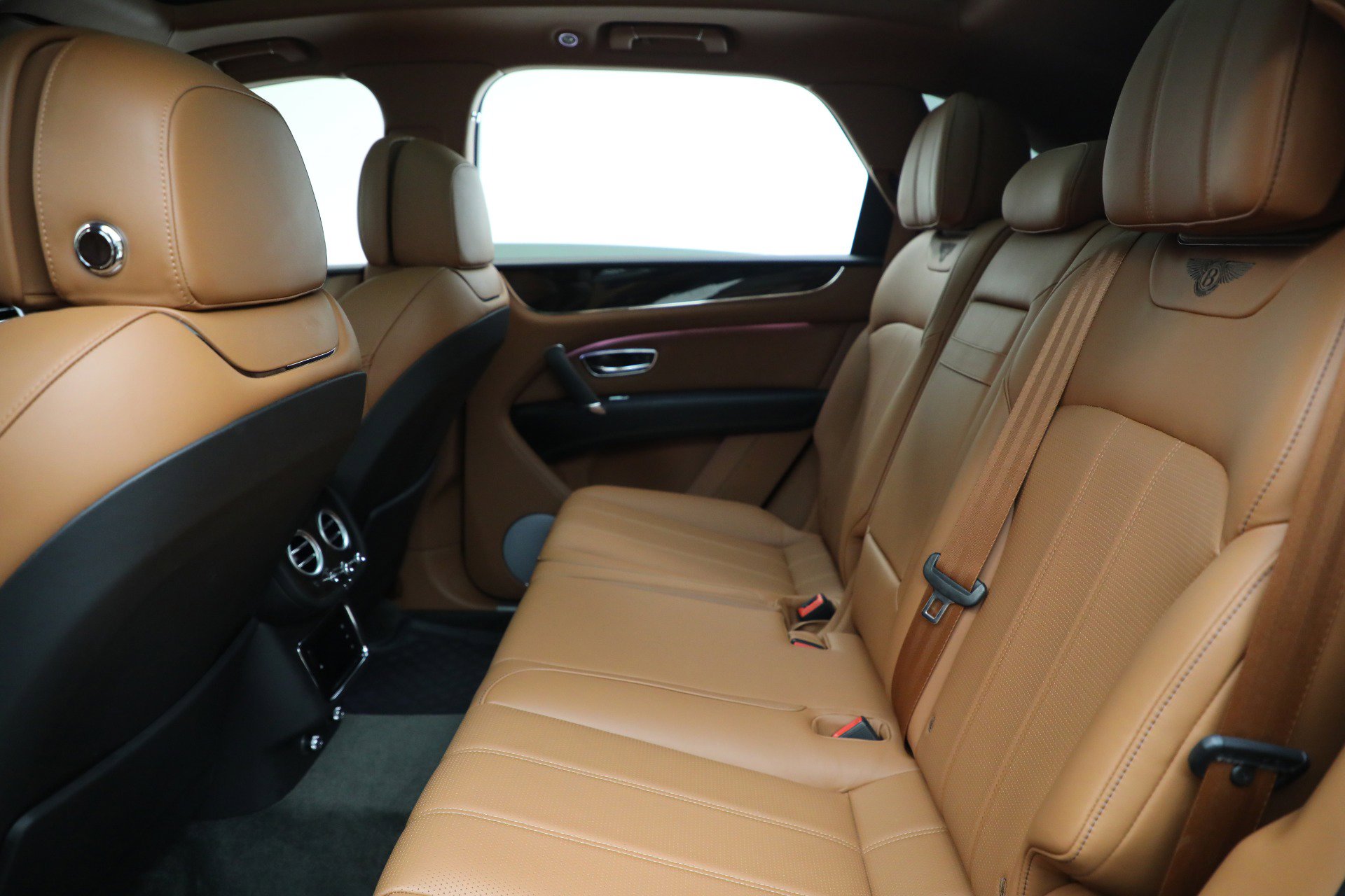 Certified 2018 Bentley Bentayga Onyx Edition image 21