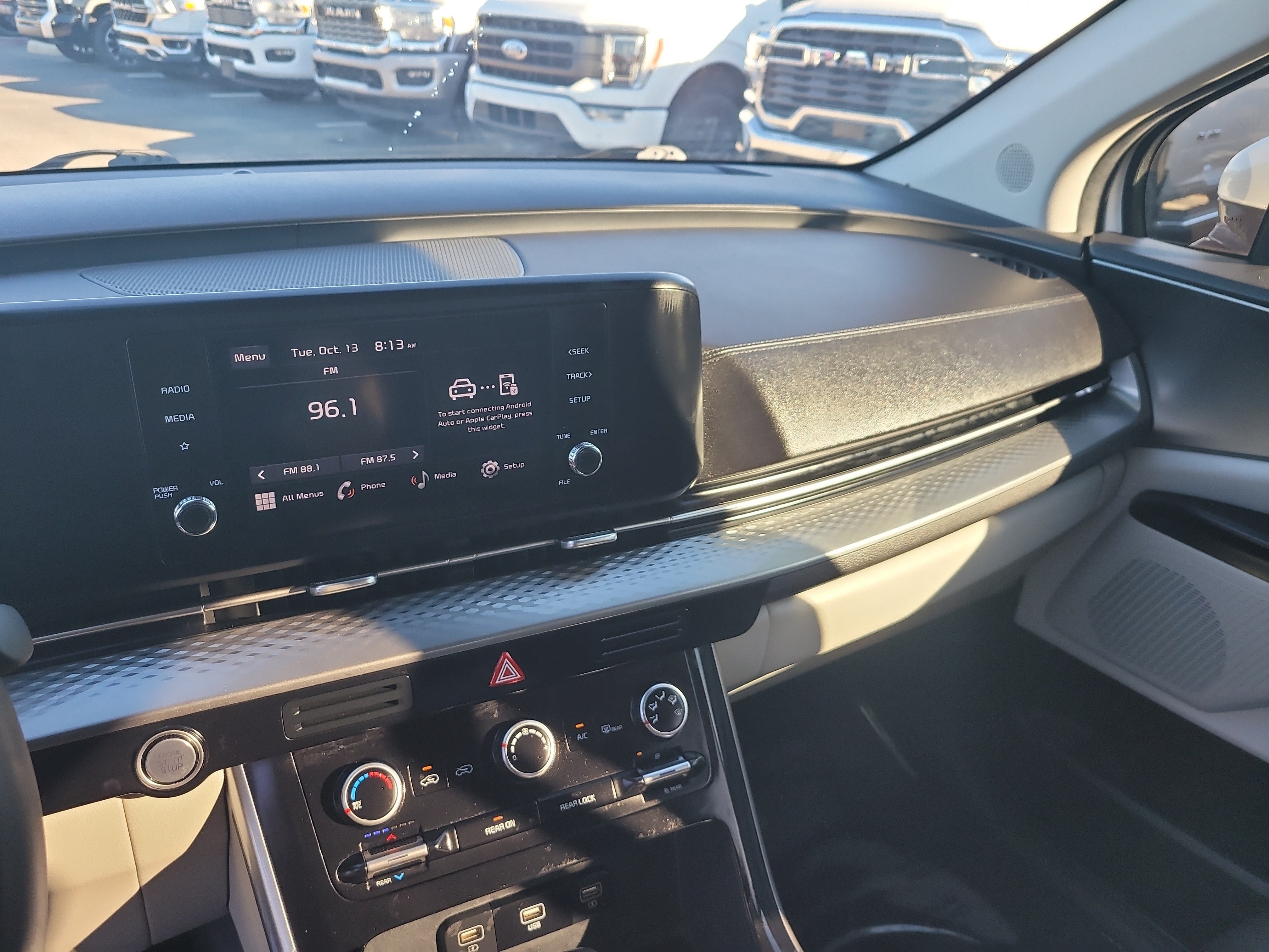 Used 2024 Kia Carnival LX FWD image 20
