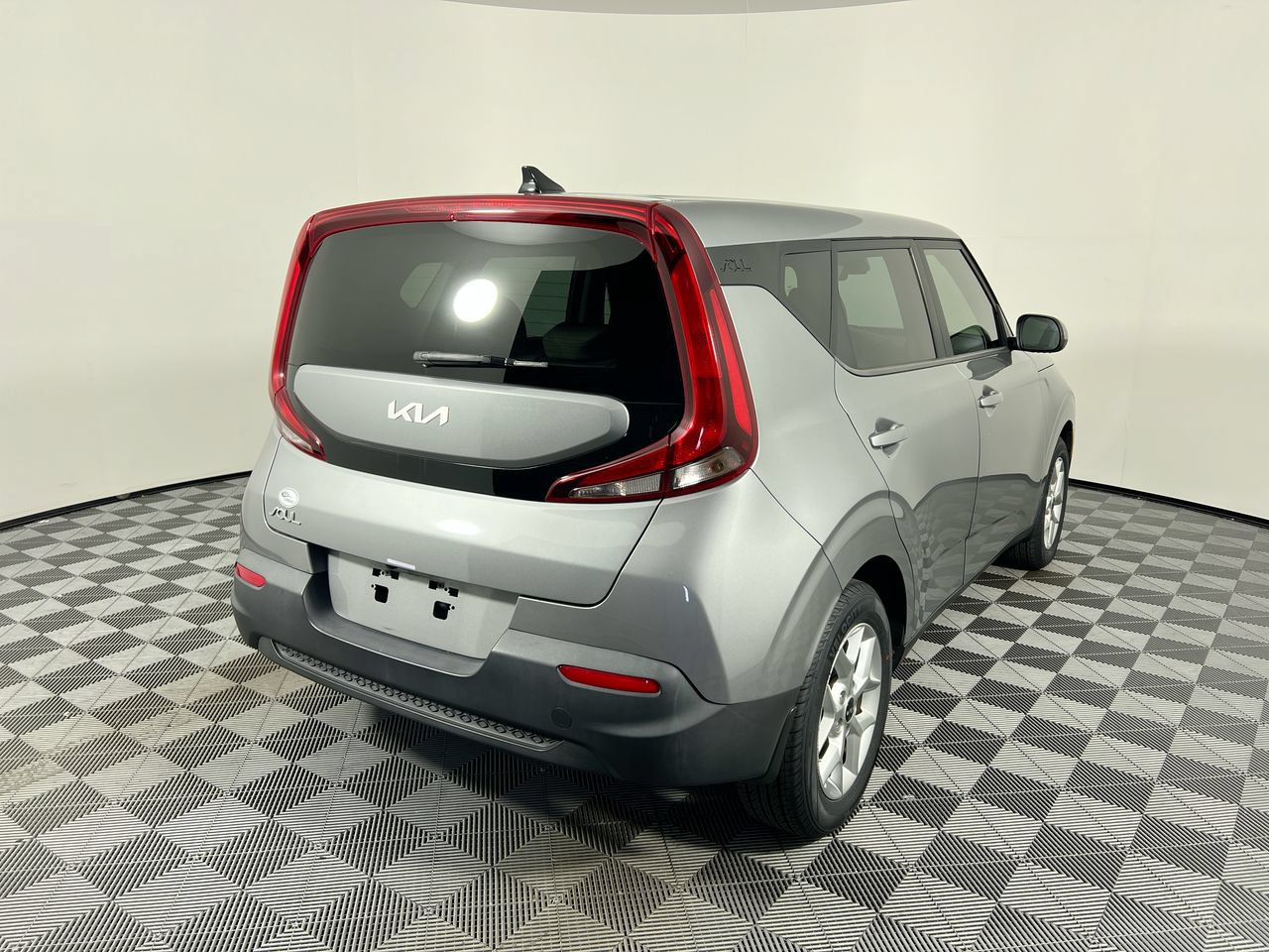 Used 2023 Kia Soul LX w/ LX Technology Package FWD image 3