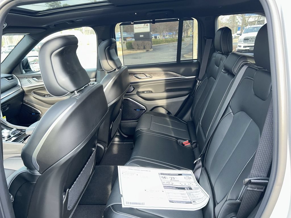 New 2024 Jeep Grand Cherokee Overland w/ Advanced Protech Group III AWD/4WD image 9