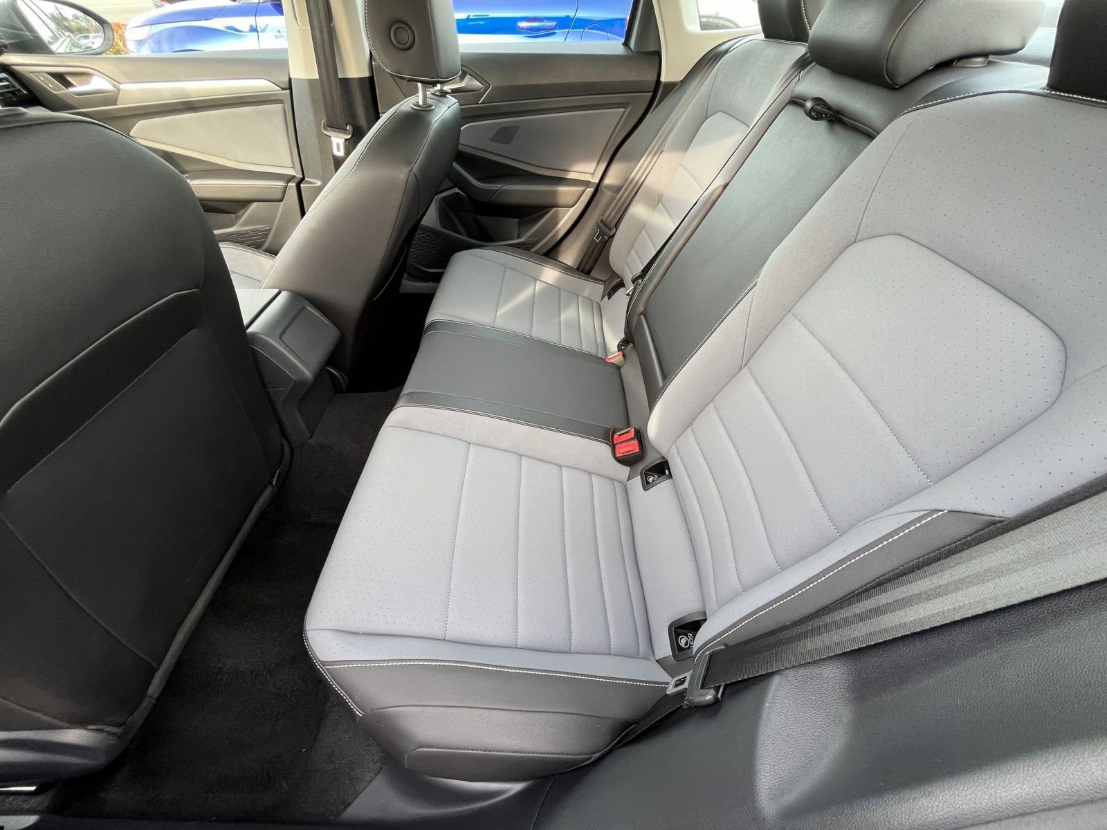 Used 2025 Volkswagen Jetta SE image 25