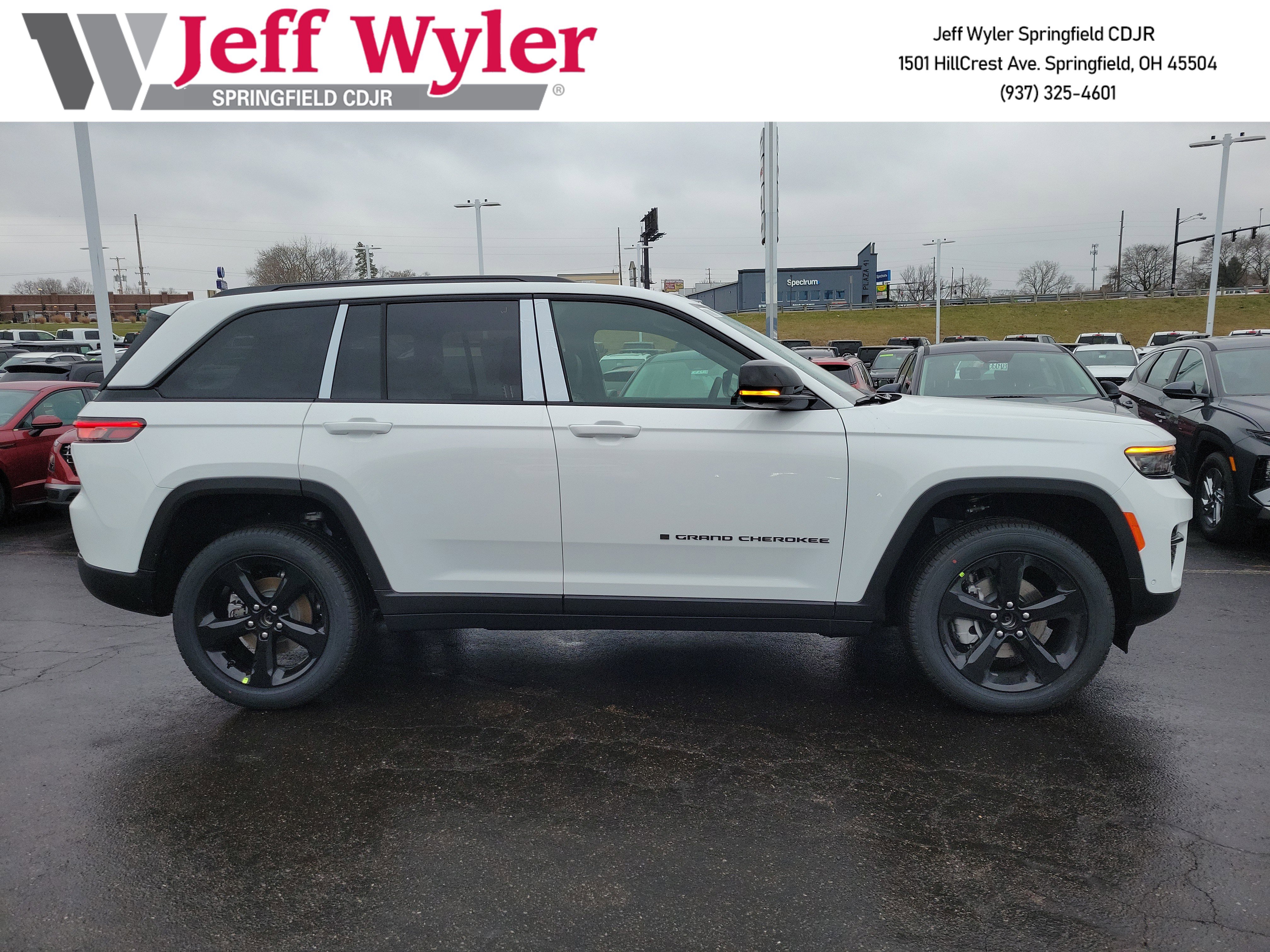 New 2025 Jeep Grand Cherokee Limited w/ Luxury Tech Group II image 3