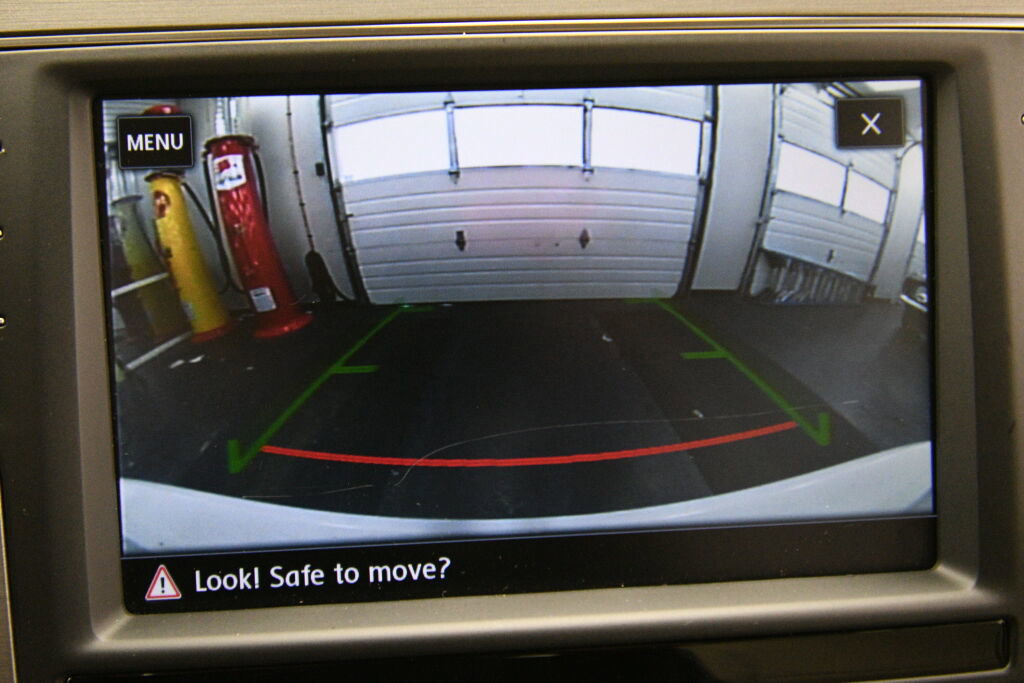 Used 2017 Volkswagen Golf S image 18