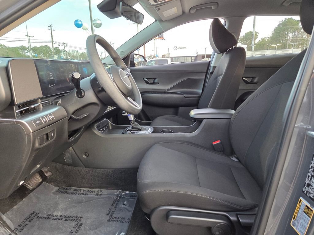 Used 2025 Hyundai Kona SE image 5