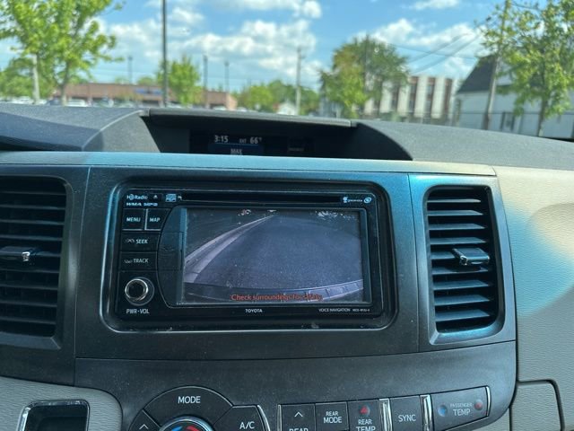 Used 2013 Toyota Sienna XLE FWD image 36