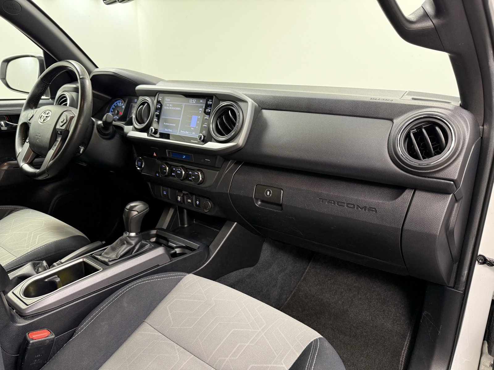 Used 2022 Toyota Tacoma TRD Off-Road image 23