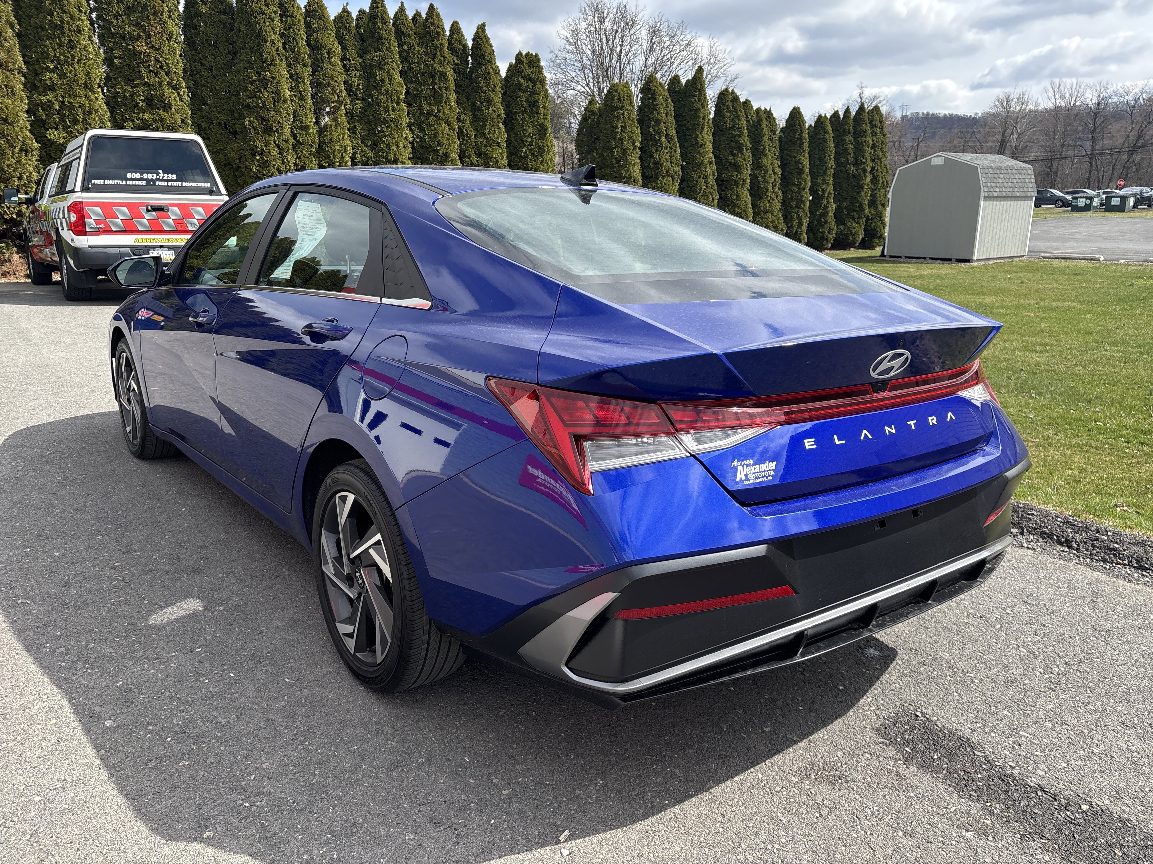 Used 2024 Hyundai Elantra SEL w/ Convenience Package image 6