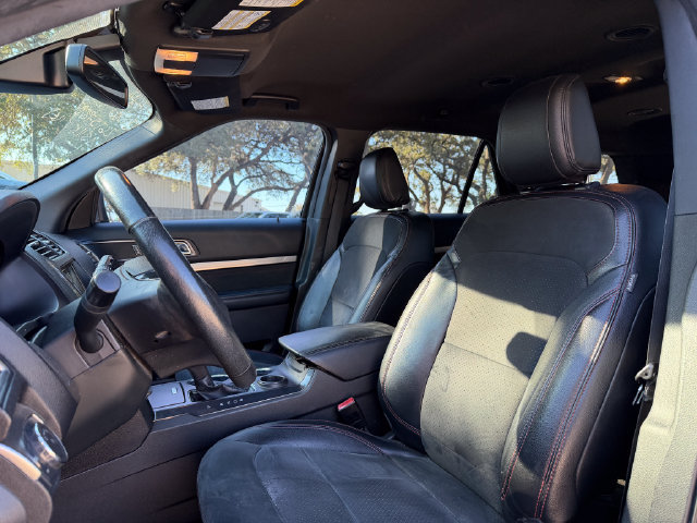 Used 2018 Ford Explorer XLT w/ Equipment Group 202A FWD image 7