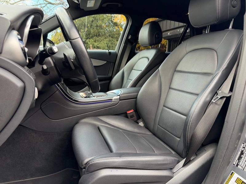 Used 2021 Mercedes-Benz GLC 300 4MATIC image 12