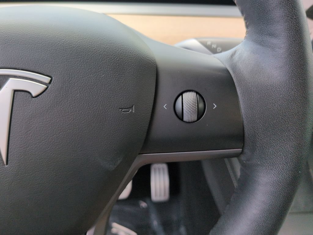 Used 2022 Tesla Model Y Performance AWD/4WD image 19