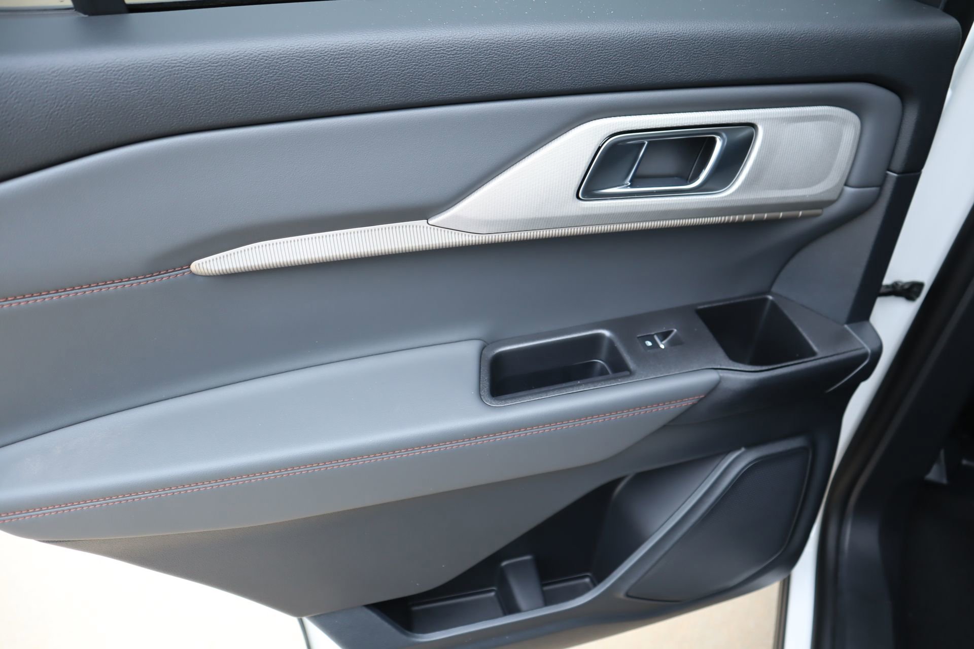New 2026 Ford Explorer Active RWD image 17