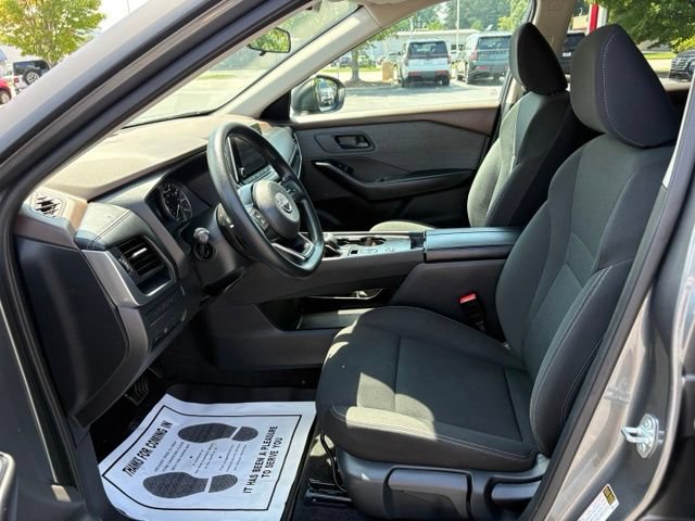 Used 2023 Nissan Rogue S FWD image 11