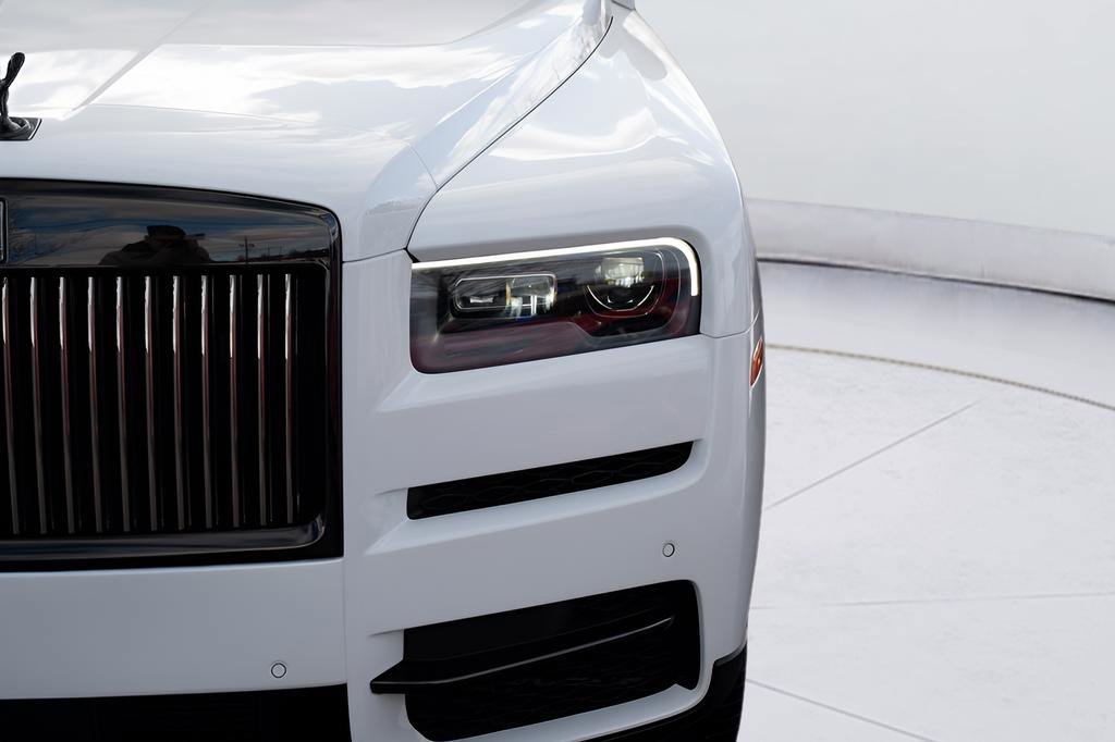 Used 2022 Rolls-Royce Cullinan Black Badge image 16