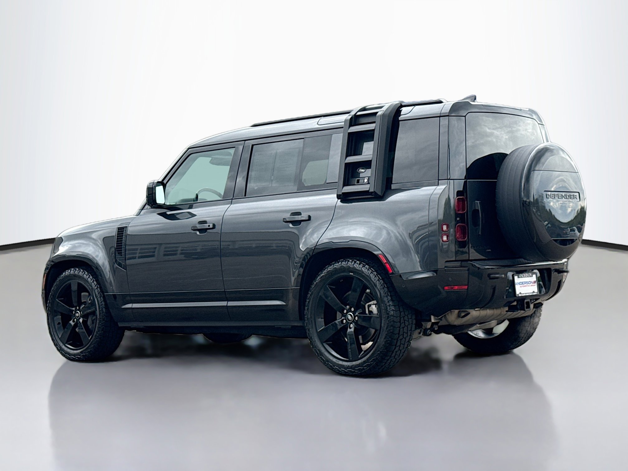 Used 2023 Land Rover Defender 110 X-Dynamic SE AWD/4WD image 13