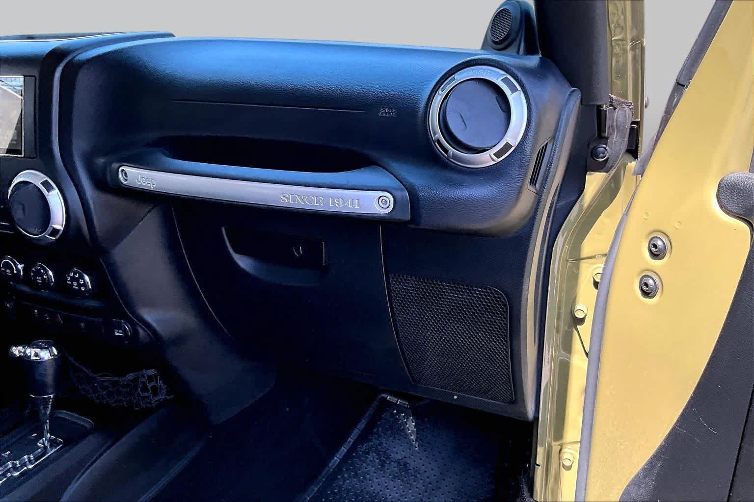 Used 2013 Jeep Wrangler Unlimited Rubicon w/ Connectivity Group AWD/4WD image 20