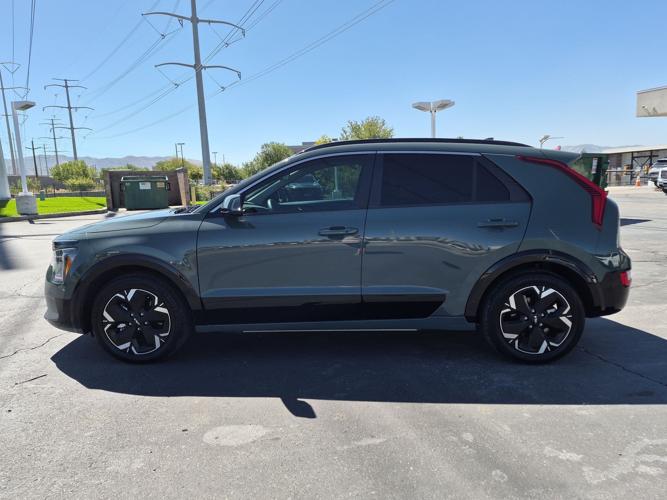 Used 2023 Kia Niro Wind w/ Wind Preserve Package FWD image 2