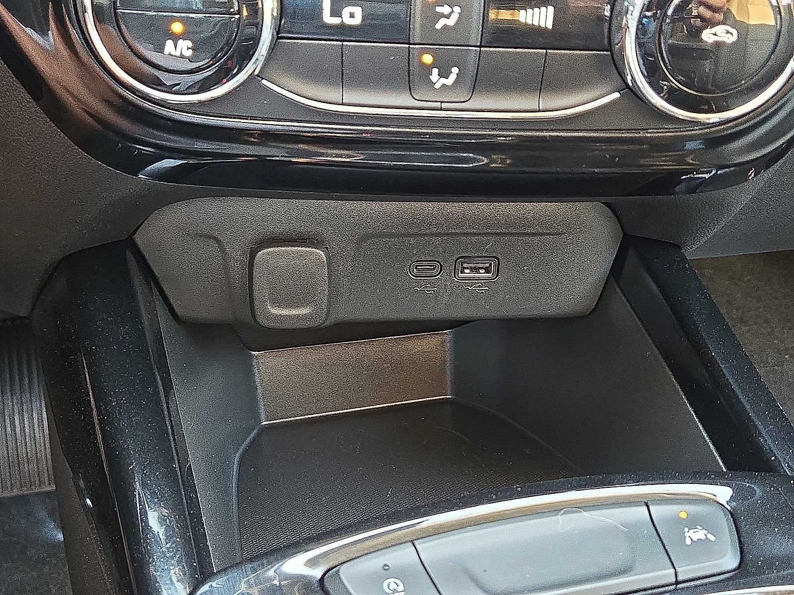 Used 2026 Chevrolet Trax LT FWD image 30