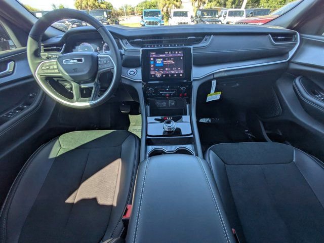 New 2025 Jeep Grand Cherokee Altitude image 14