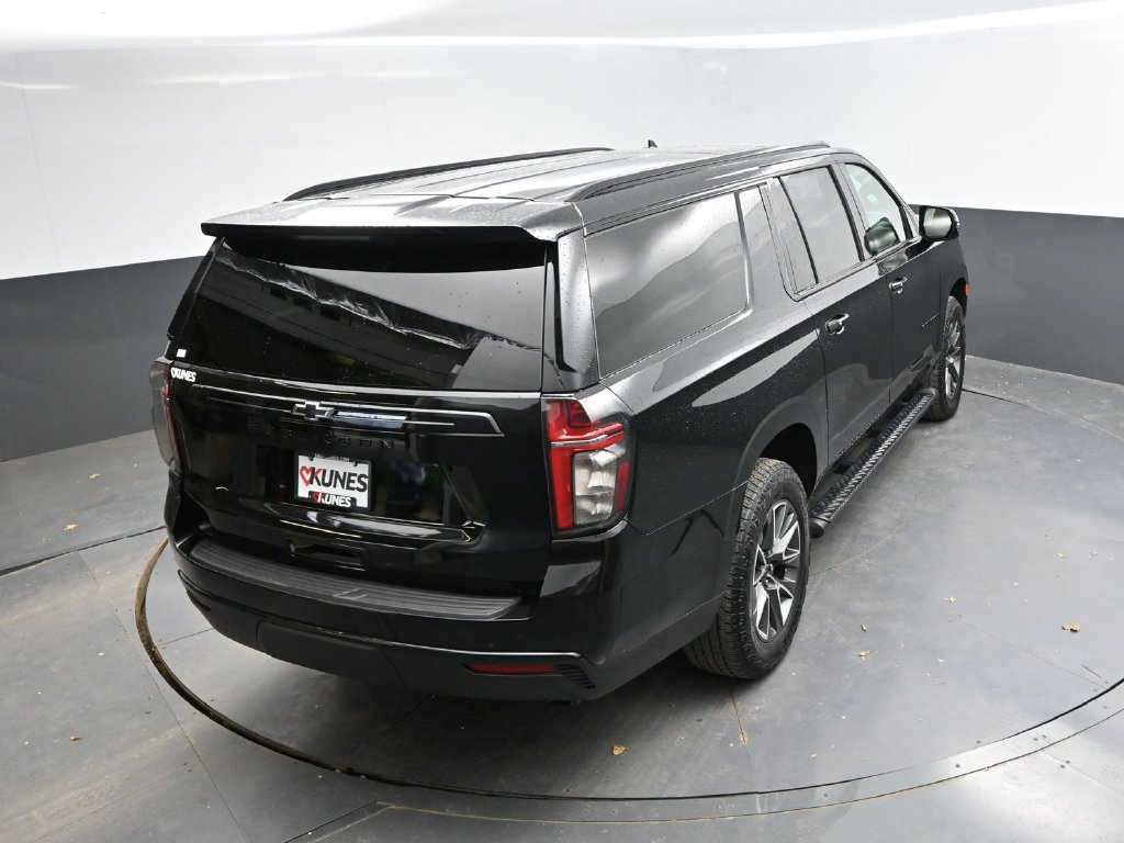 Used 2024 Chevrolet Suburban Z71 w/ Luxury Package AWD/4WD image 34
