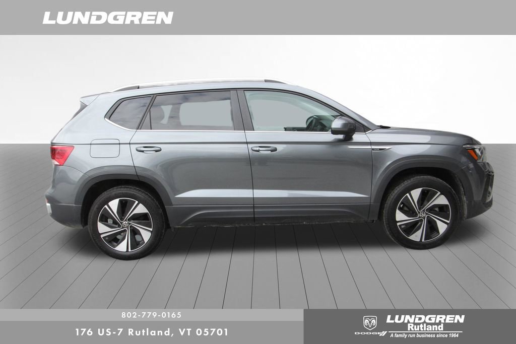 Used 2024 Volkswagen Taos SE image 2