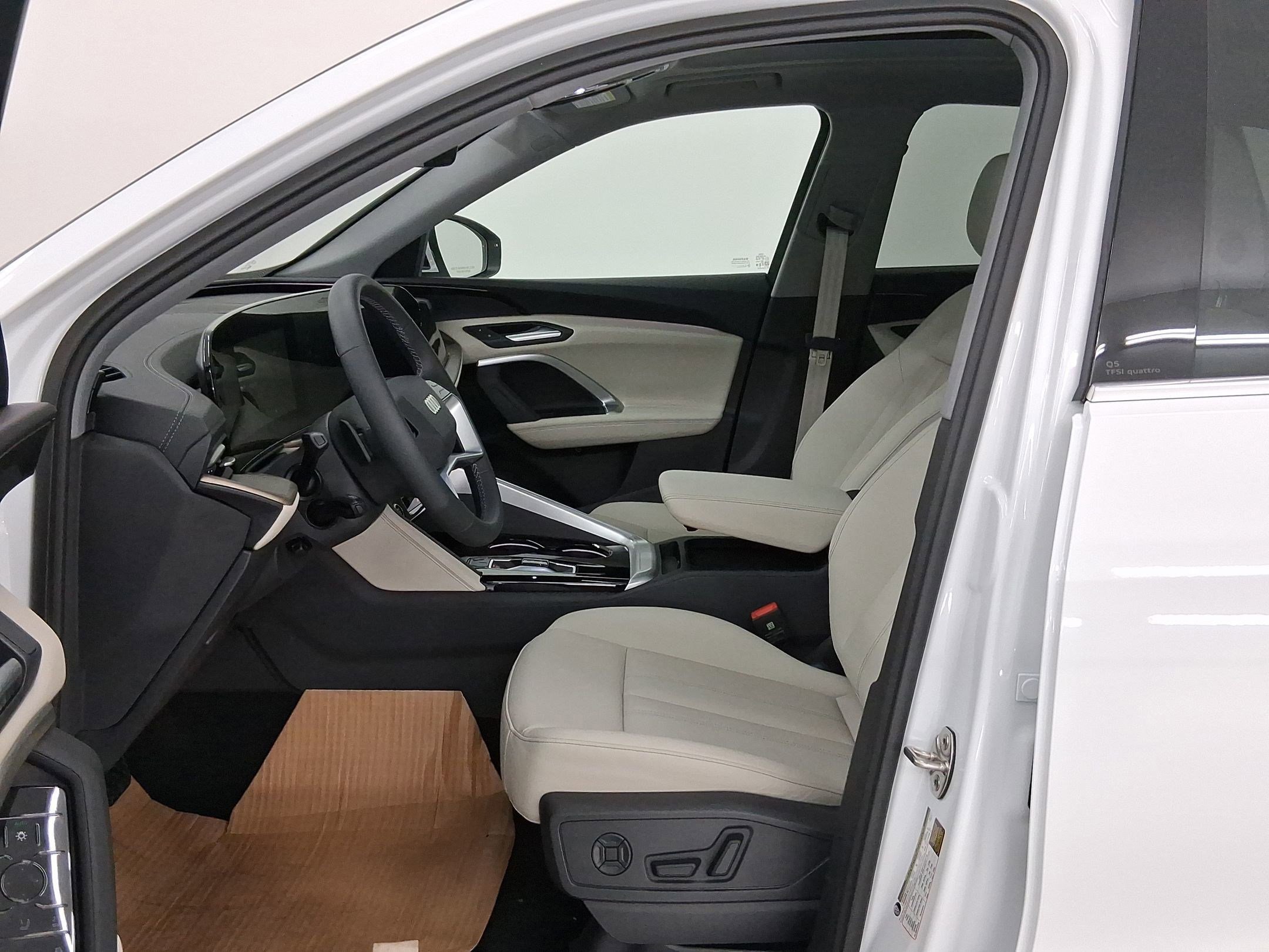 Certified 2025 Audi Q5 Premium w/ Convenience Package image 5