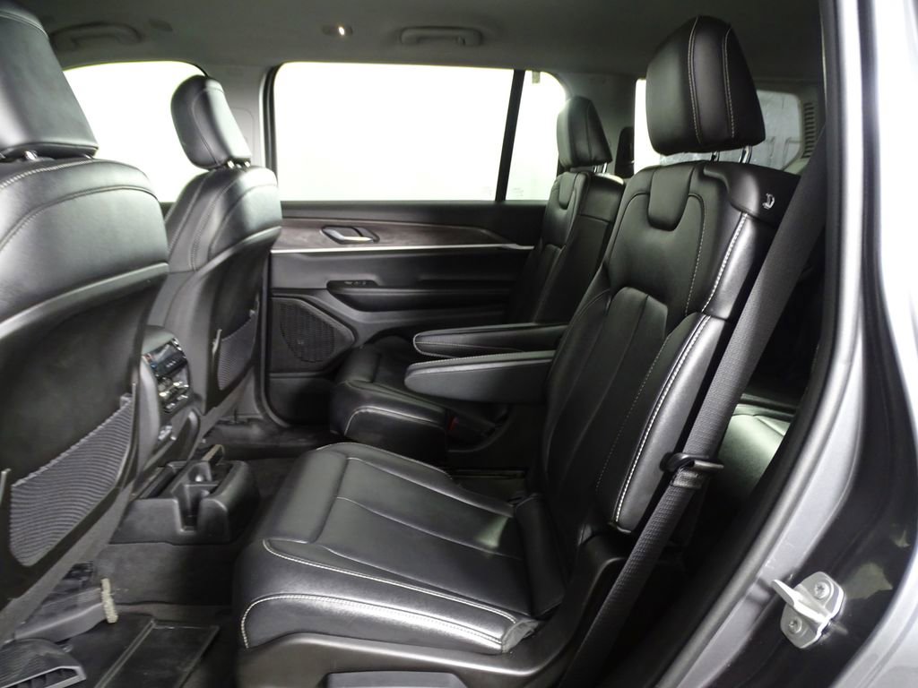 Used 2024 Jeep Grand Cherokee L Limited image 13