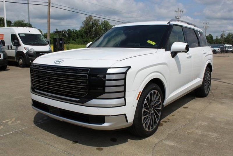 Used 2026 Hyundai Palisade Calligraphy image 2