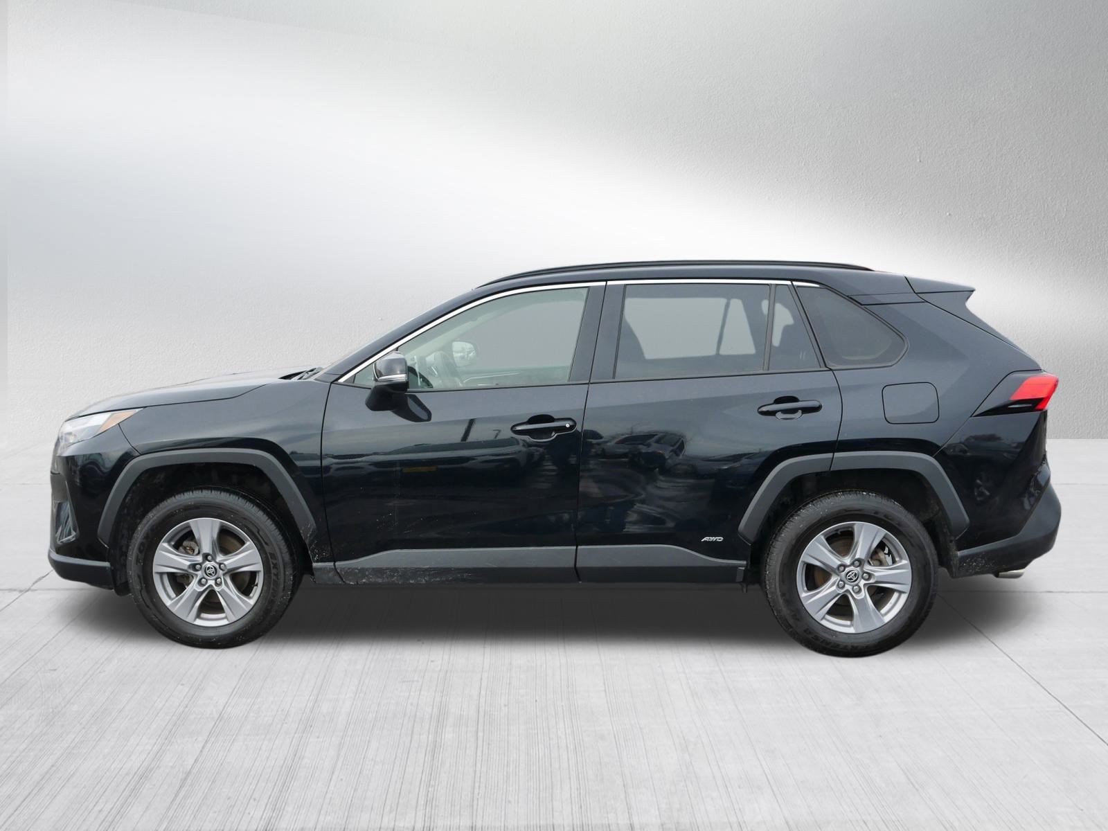Used 2023 Toyota RAV4 XLE w/ Convenience Package image 4