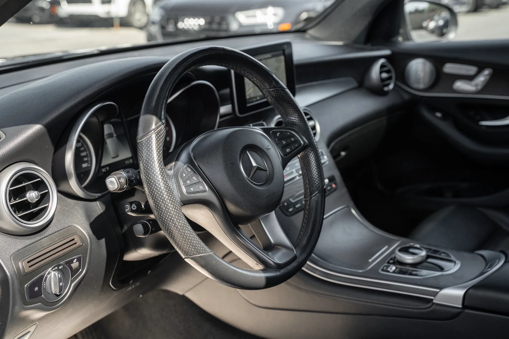 Used 2019 Mercedes-Benz GLC 300 4MATIC w/ Premium Package image 15