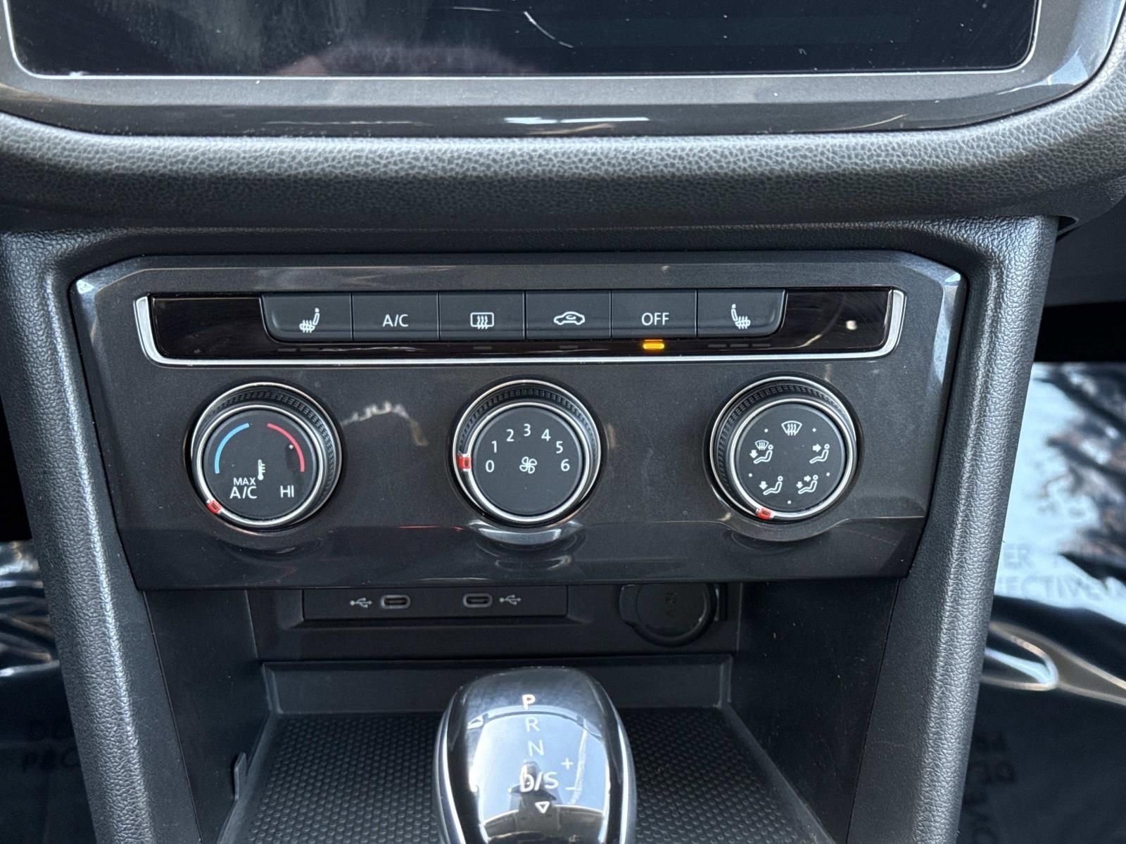 Used 2024 Volkswagen Tiguan SE image 11