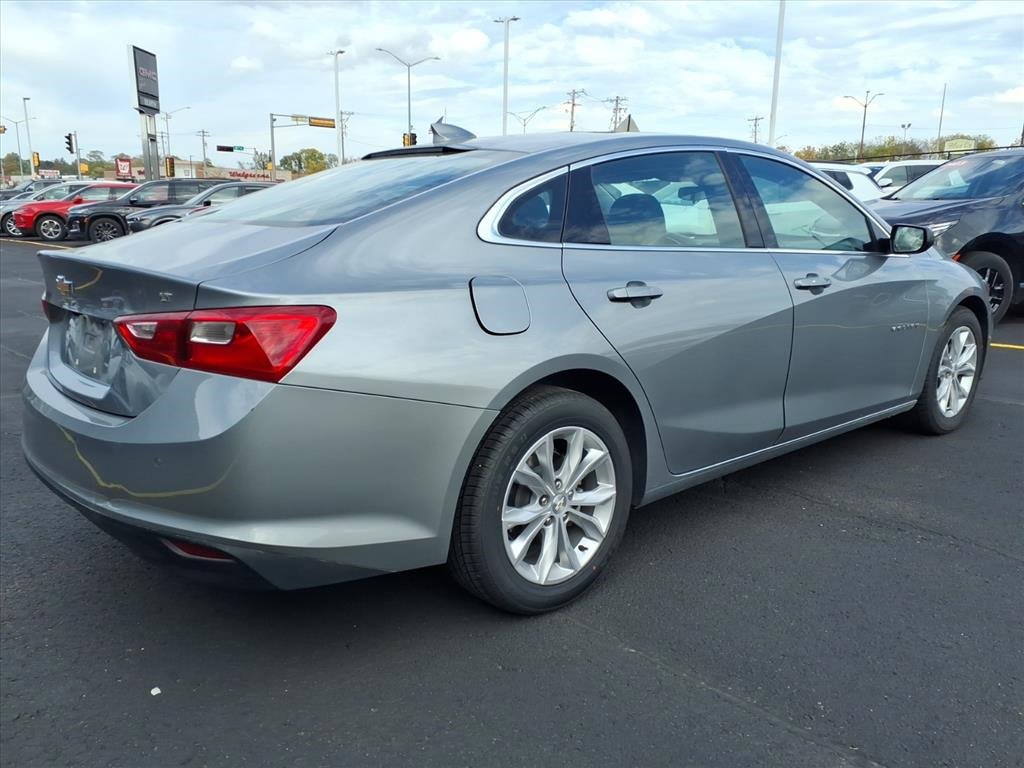 Used 2024 Chevrolet Malibu LT image 3