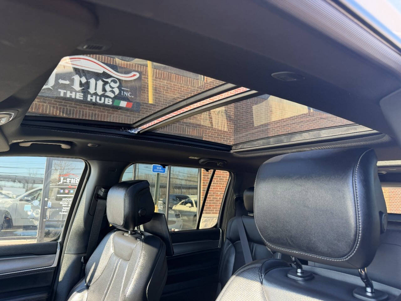 Used 2024 Jeep Wagoneer L Series II w/ Convenience Group I image 25