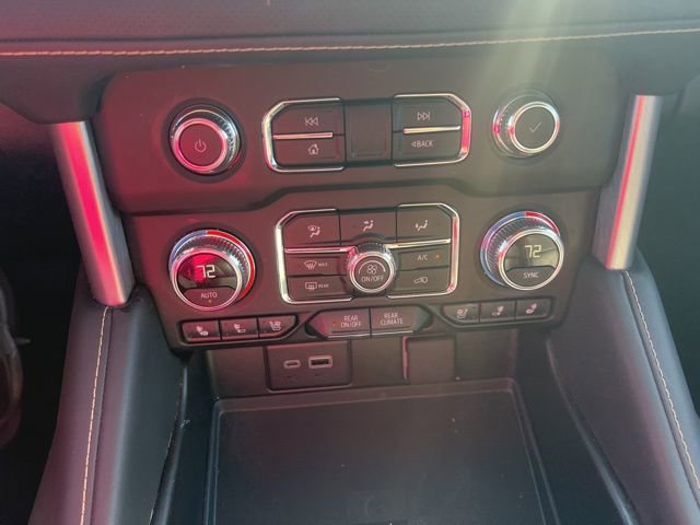 Used 2024 GMC Yukon SLT w/ SLT Luxury Package image 16