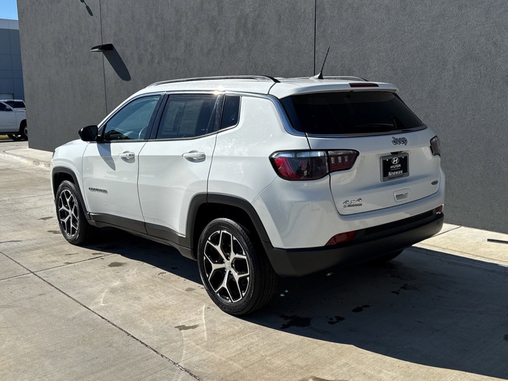 Used 2024 Jeep Compass Latitude image 21