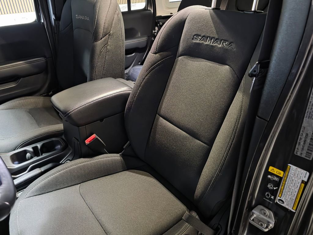 Used 2021 Jeep Wrangler Unlimited Sahara AWD/4WD image 13