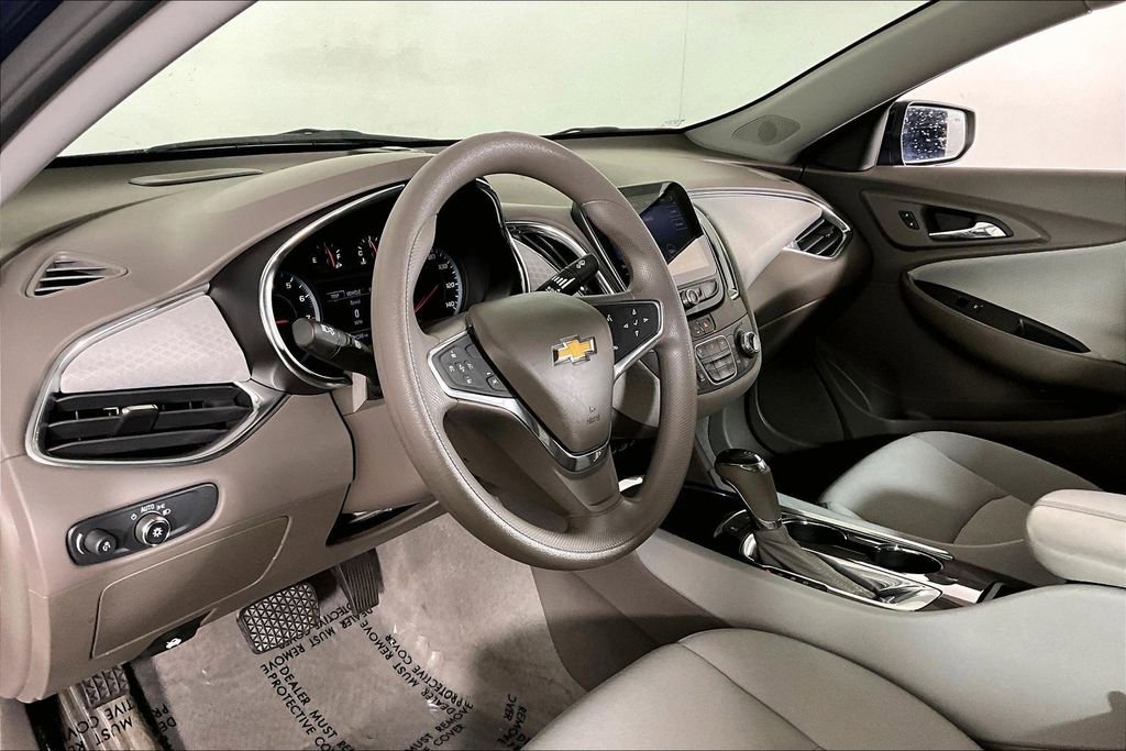 Used 2020 Chevrolet Malibu LT FWD image 13