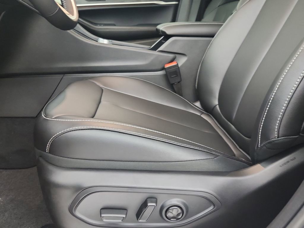 New 2025 Jeep Grand Cherokee L Limited w/ Black Appearance Package image 4