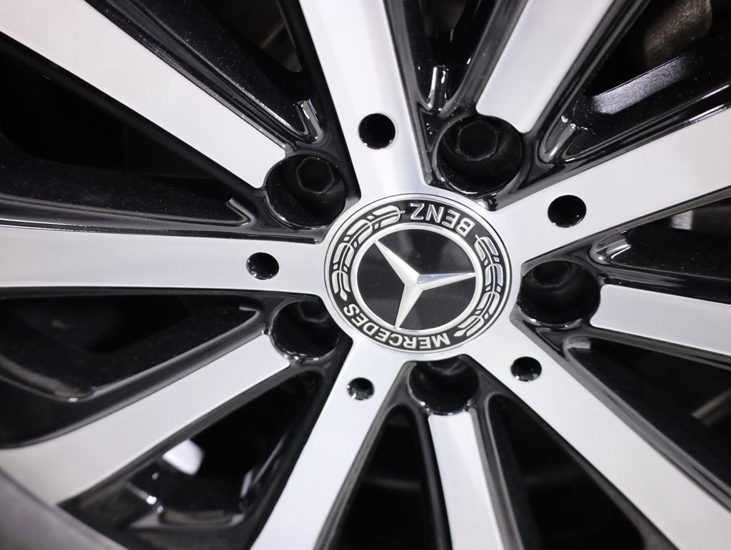 Used 2023 Mercedes-Benz GLB 250 image 8