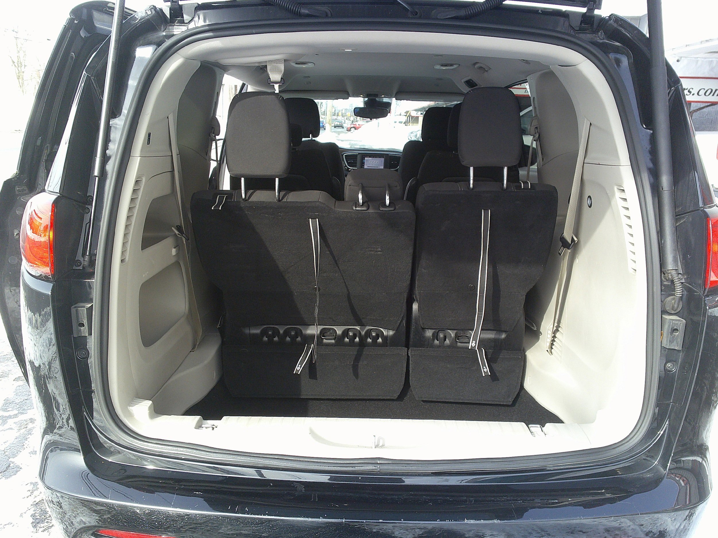 Used 2024 Chrysler Voyager LX image 18