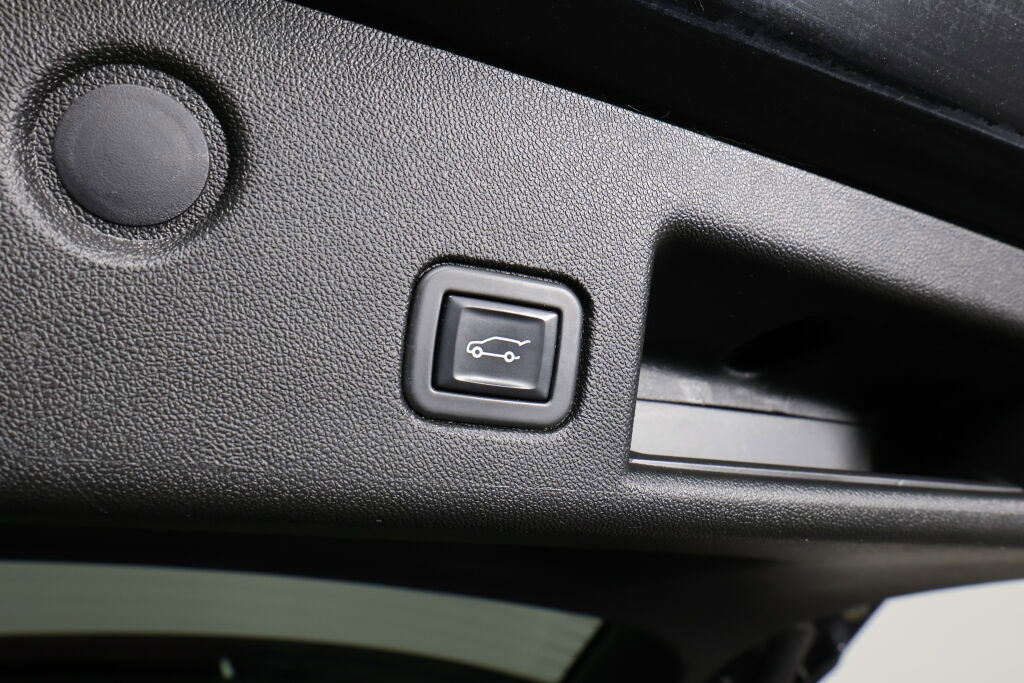 Used 2022 Chevrolet Equinox RS w/ LPO, Floor Liner Package image 19