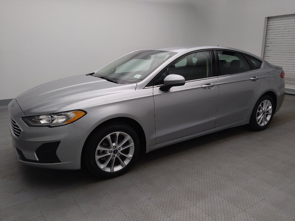 Used 2020 Ford Fusion SE image 2