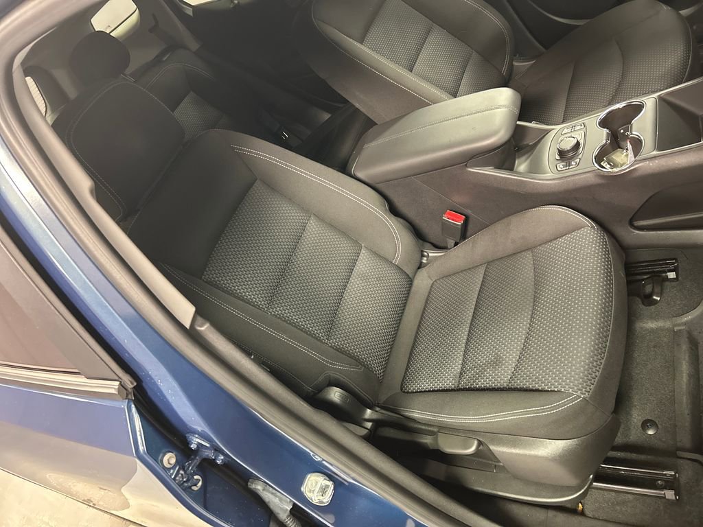 Used 2024 GMC Terrain SLE w/ Driver Convenience Package FWD image 25